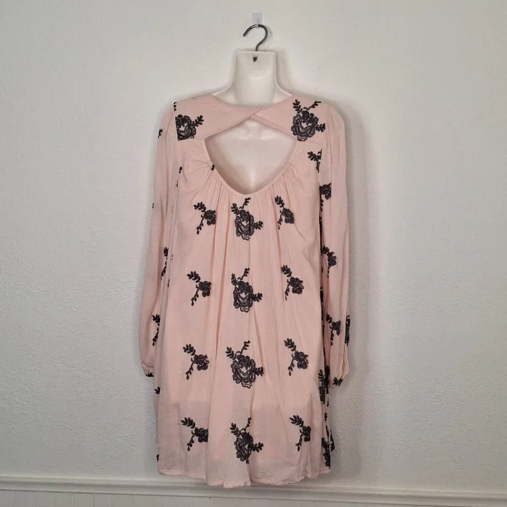 Free People Embroidered Dress Sz XS Babydoll Floral Relaxed Fit Boho Festival